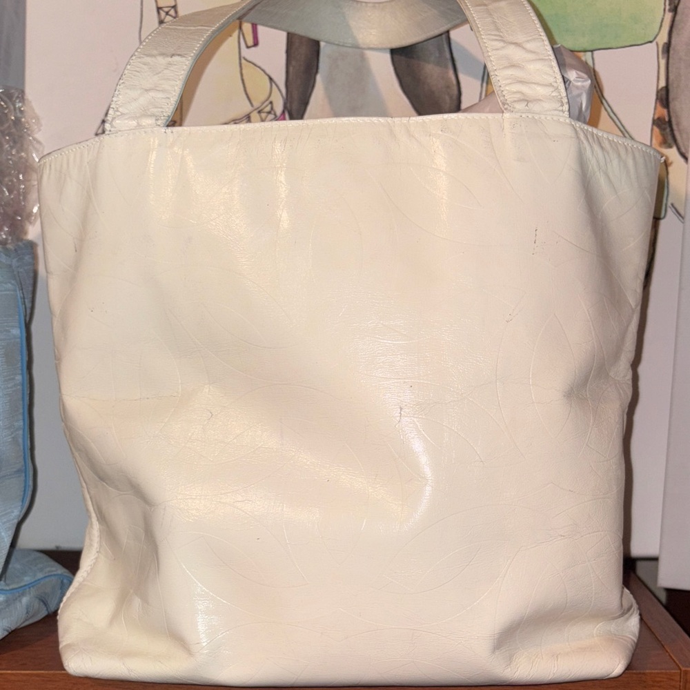 Chanel leather White Women's Tote Bag